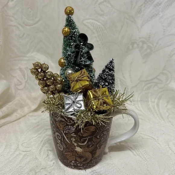 Vintage Starbucks Mermaid Mug With Christmas Tree Assemblage Display Gift - Picture 1 of 10